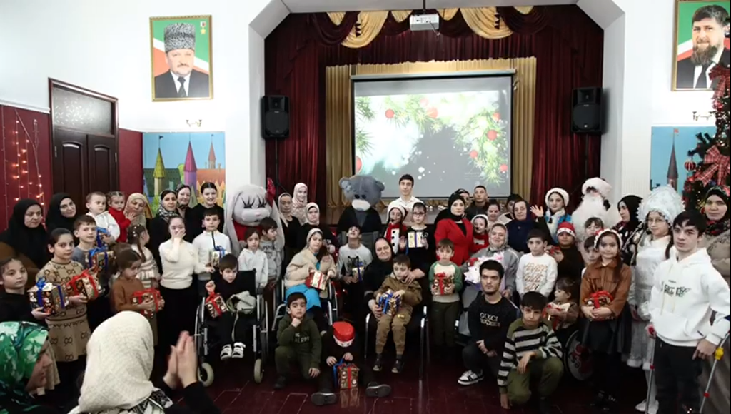 Новогодняя игровая программа для детей с ограниченными возможностями здоровья